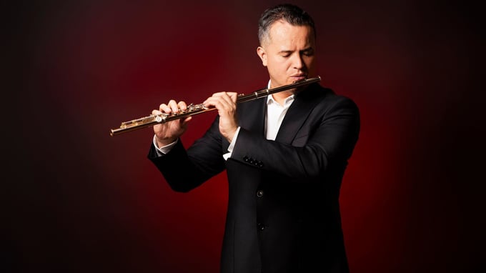 Colombian jazz flutist Daniel Pardo presents his new album of classic bolero, Ese Momento