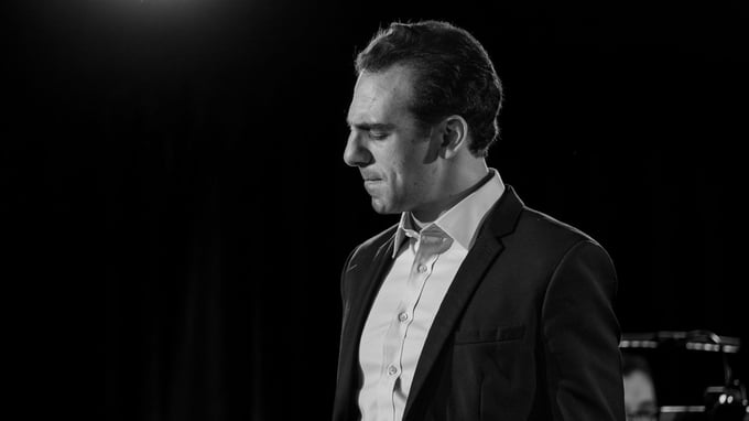 Showman Martin Bonventre joins Vienna Live, together with his music director Jackie Presti, to present his new album and show, Swingin’ in a New Dimension.