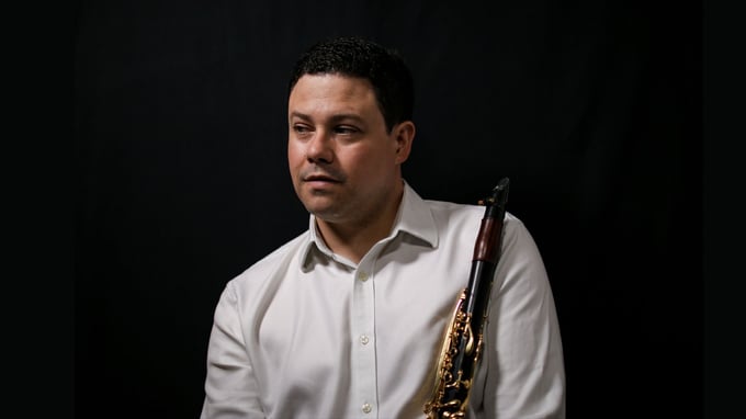 Clarinetist Peter Cigleris joins Vienna Live to present his new Somm Recordings album, Clarinet Concertos.