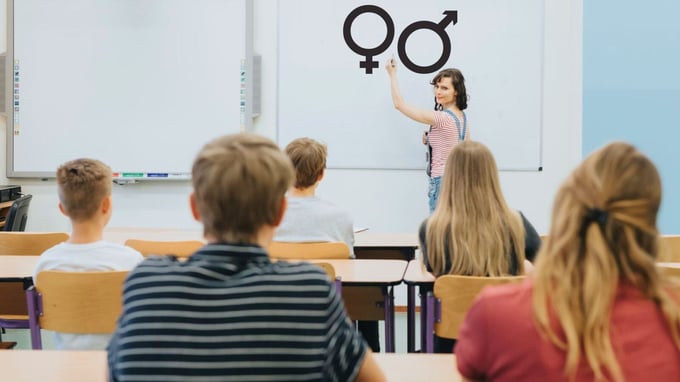 Sex-education researcher Karen Rayne and history-of-U.S.-education scholar Jonathan Zimmerman join Vienna Live to present the state of sex education in the United States.