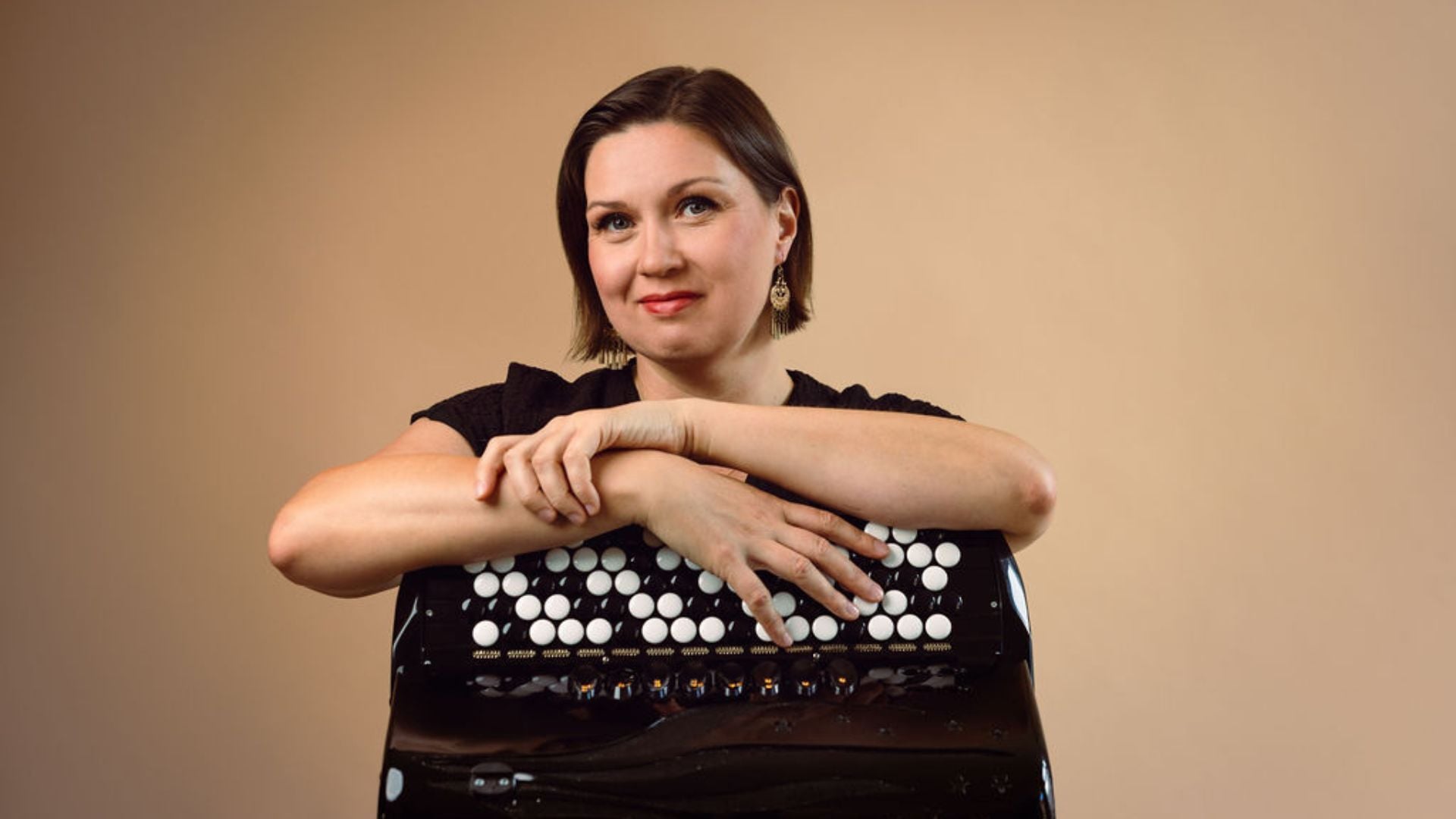 Finnish accordionist Teija Niku joins Vienna Live to present the Haapavesi Folk Music Festival.