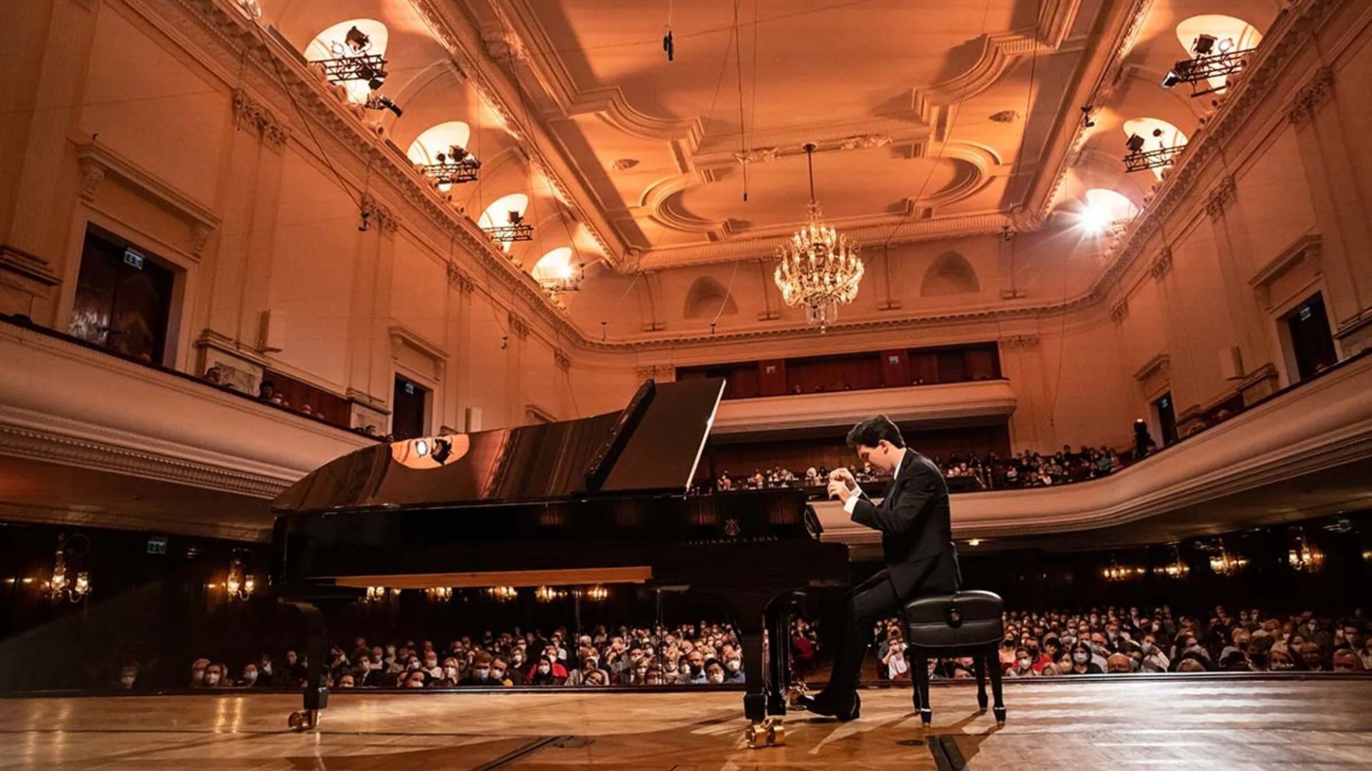 Classical composer Talon Smith joins Vienna Live to present his new album Debut: 24 Preludes.